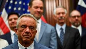 اعتراض ۹ رئیس پیشین CDC به تصمیمات وزیر بهداشت کندی؛ او سلامت مردم را به خطر انداخته است